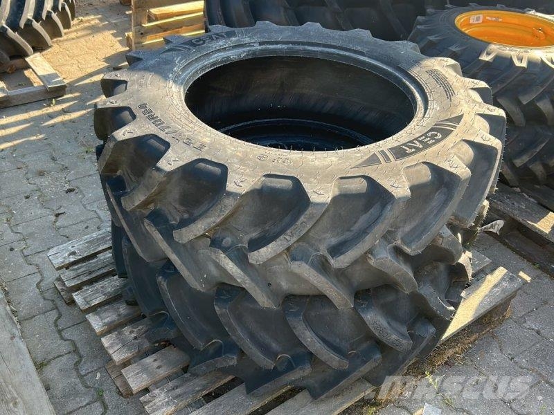 John Deere 2 Stück 320/70R24 Ceat Däck, hjul och fälgar