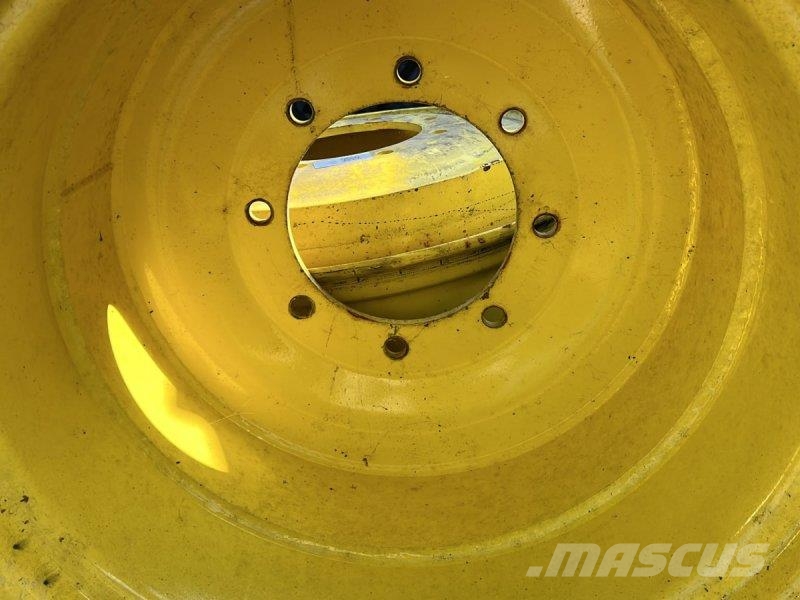 John Deere 2 Stück 320/70R24 Ceat Däck, hjul och fälgar
