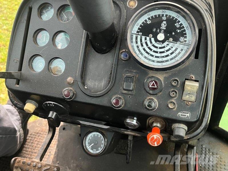 John Deere 4240 S الجرارات