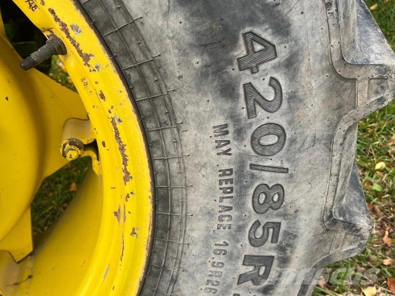 John Deere 4240 S الجرارات