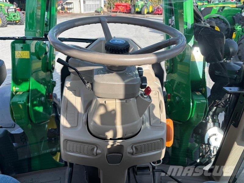 John Deere 6120M Traktoren