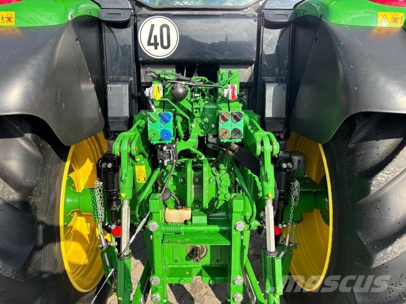 John Deere 6120M Traktoren