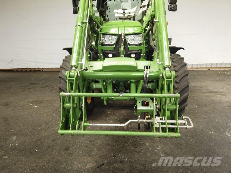 John Deere 6130M Tractoren