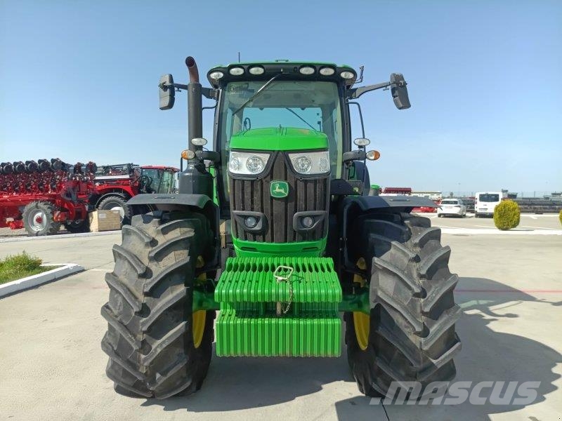John Deere 6215R Traktori