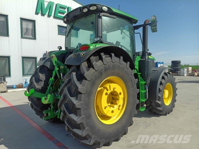 John Deere 6215R Traktori