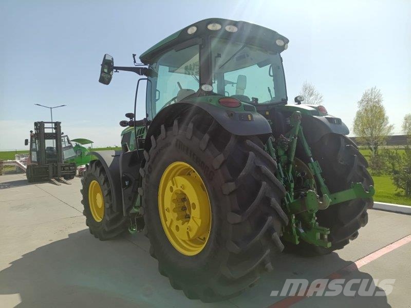 John Deere 6215R Traktori