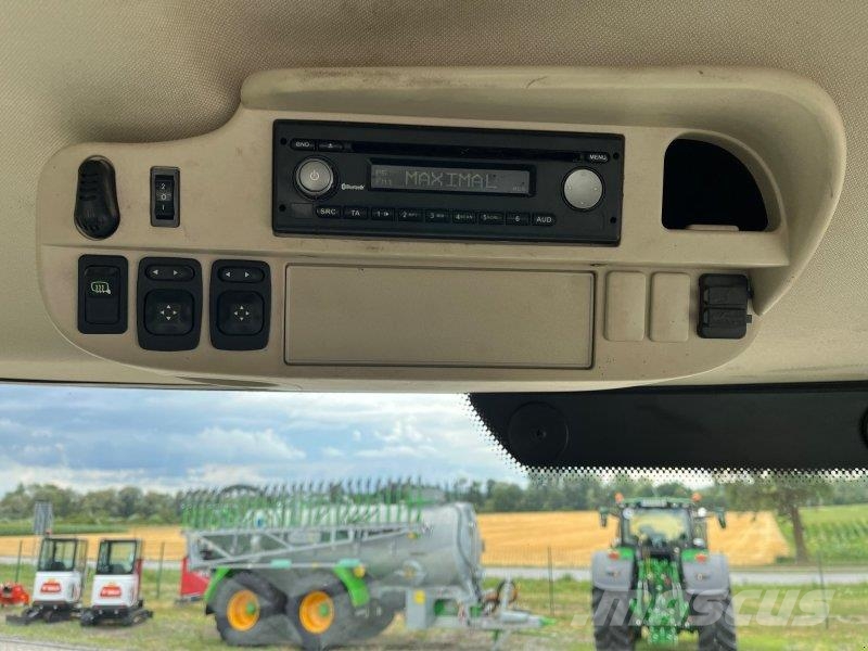 John Deere 6215R الجرارات
