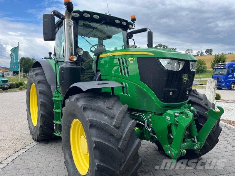John Deere 6215R الجرارات