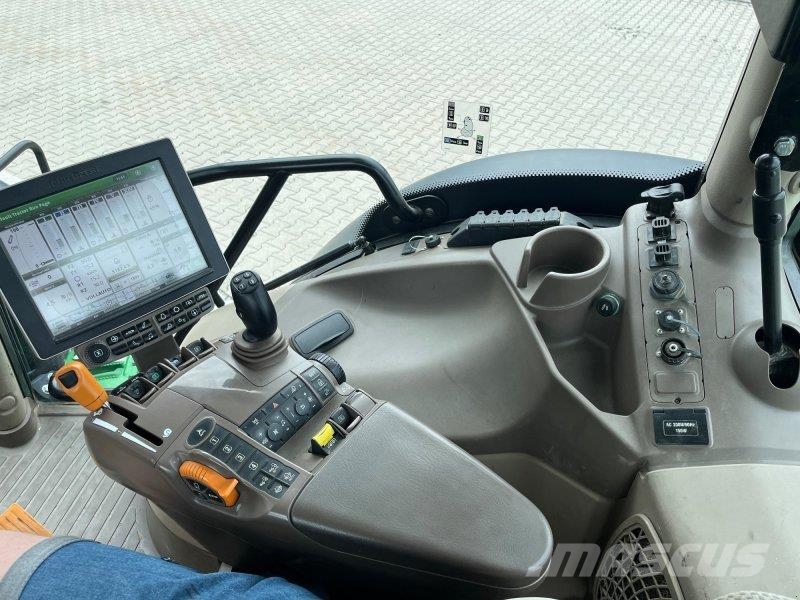 John Deere 6215R الجرارات