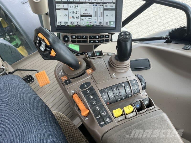 John Deere 6215R الجرارات