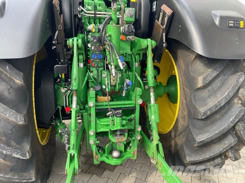 John Deere 6215R Tractores
