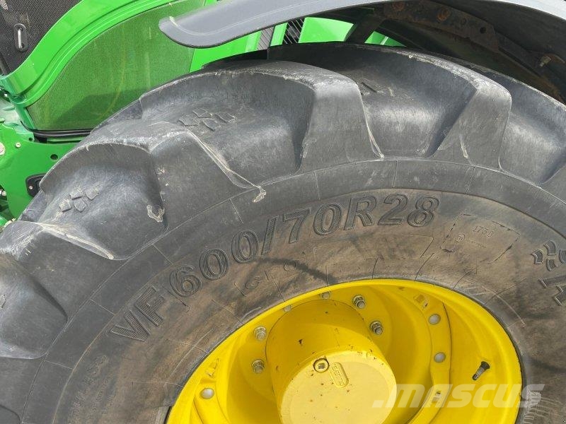 John Deere 6215R Tractores