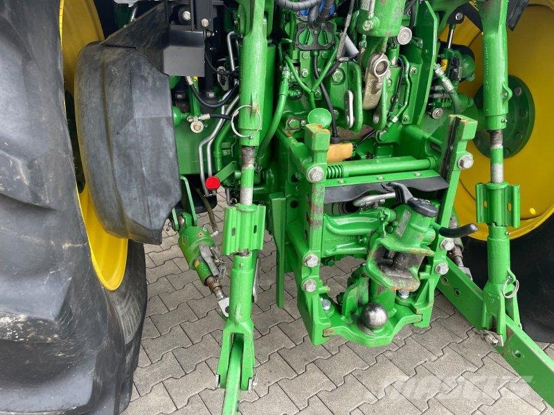 John Deere 6215R Tractores