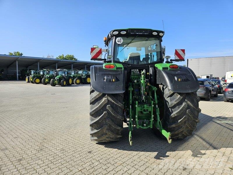 John Deere 6215R Трактори