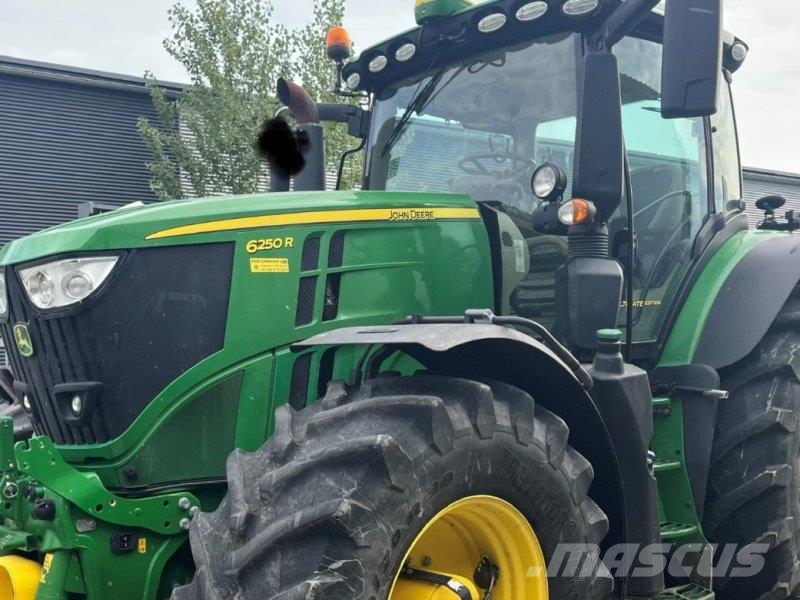 John Deere 6250R Tractoren