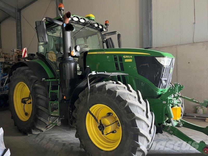 John Deere 6250R Tractoren