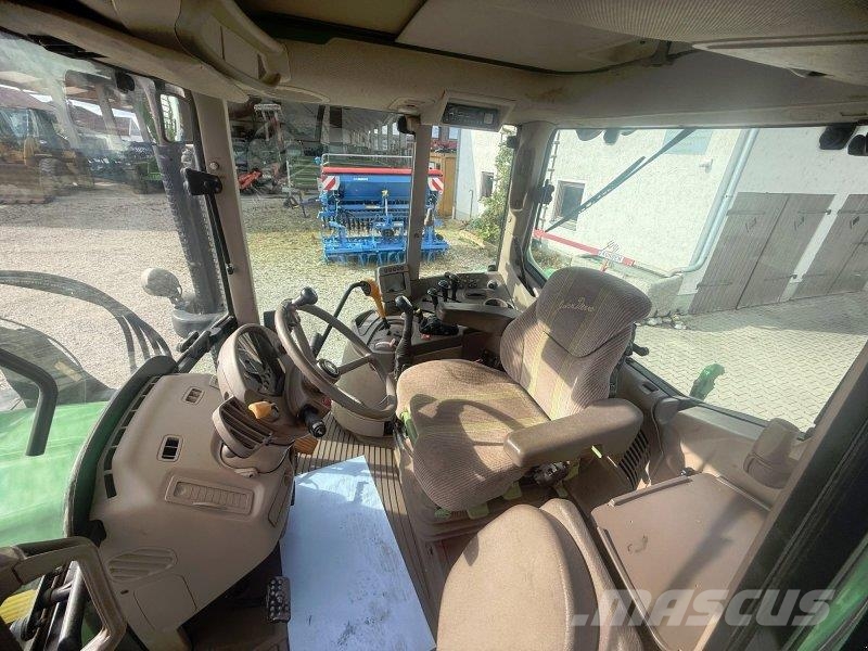 John Deere 6330 Premium Frontlader Traktoren