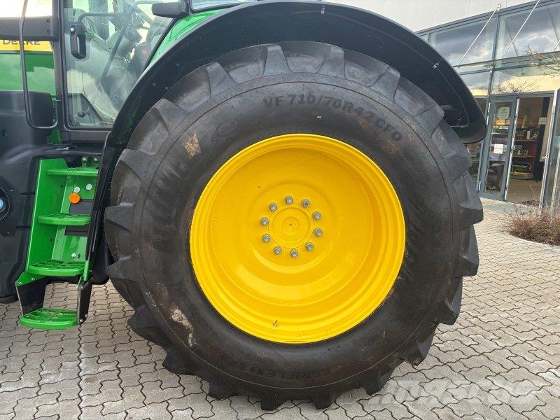 John Deere 6M 220 曳引機