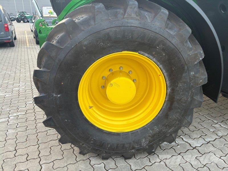 John Deere 6M 220 曳引機