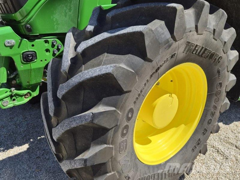 John Deere 6R 215 Tractors