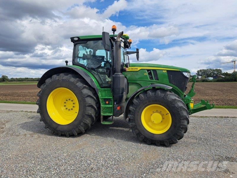 John Deere 6R 215 Traktoren