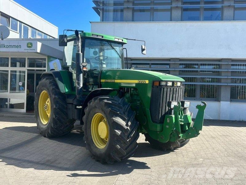 John Deere 8200 Traktorji