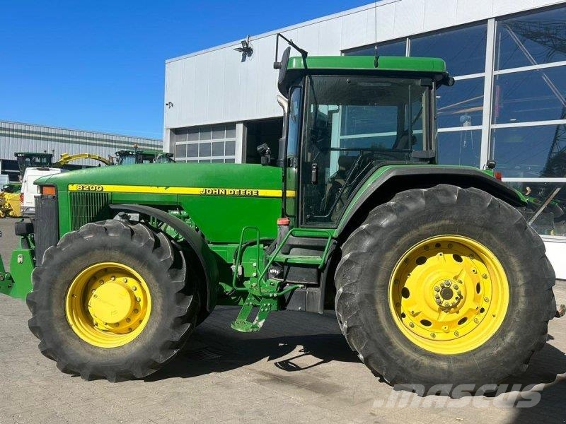John Deere 8200 Traktorji