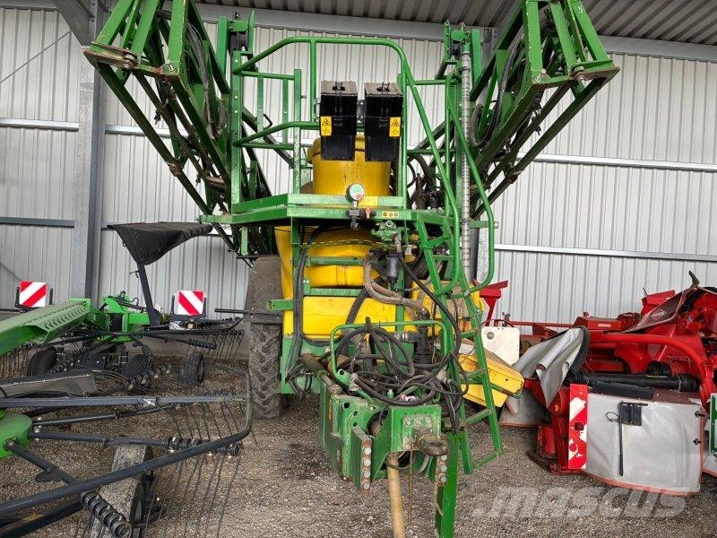 John Deere 824 Gübre dagitma tankerleri