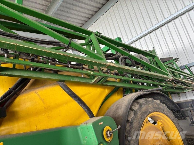 John Deere 824 Gübre dagitma tankerleri