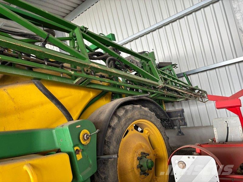 John Deere 824 Gübre dagitma tankerleri