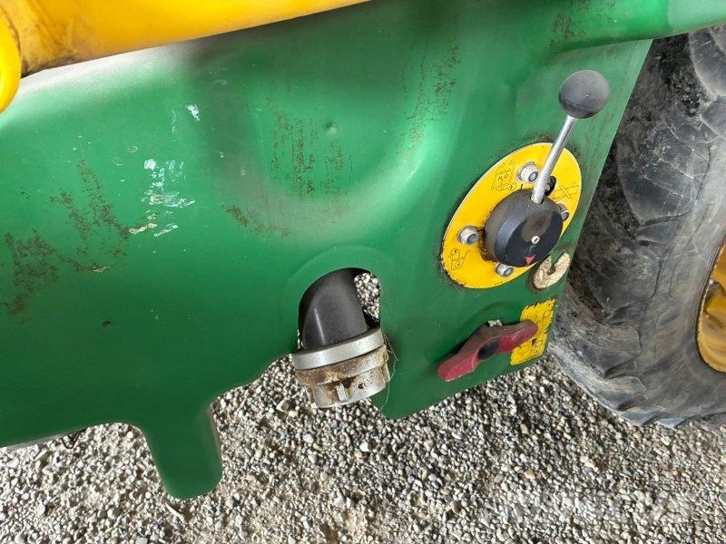 John Deere 824 Gübre dagitma tankerleri