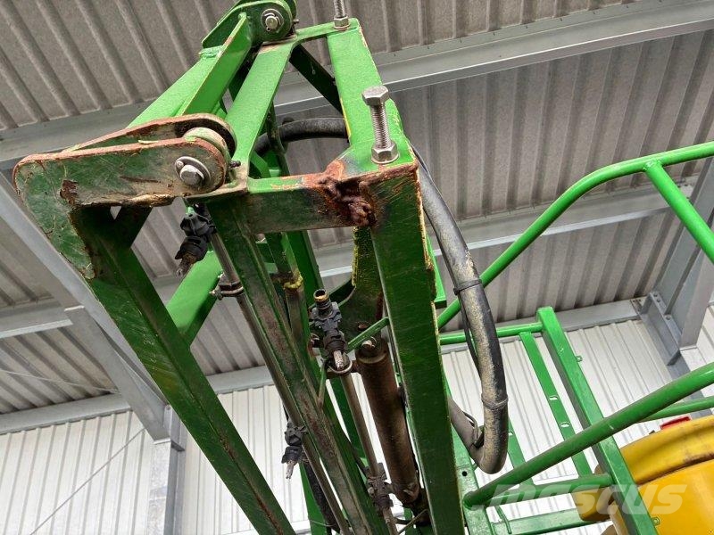 John Deere 824 Gübre dagitma tankerleri
