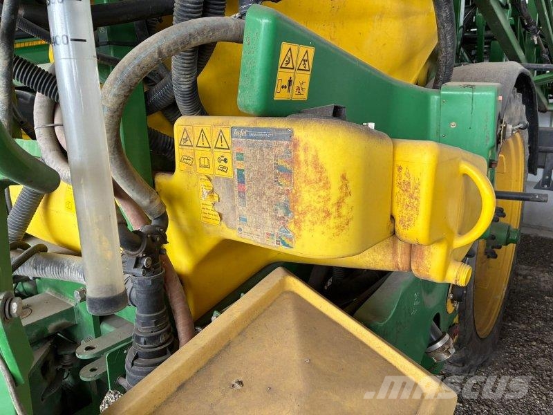 John Deere 824 Gübre dagitma tankerleri