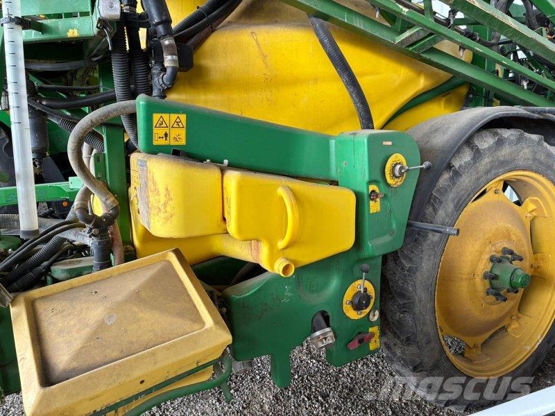 John Deere 824 Gübre dagitma tankerleri
