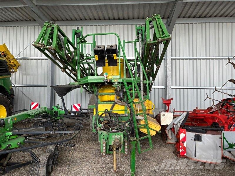 John Deere 824 Gübre dagitma tankerleri