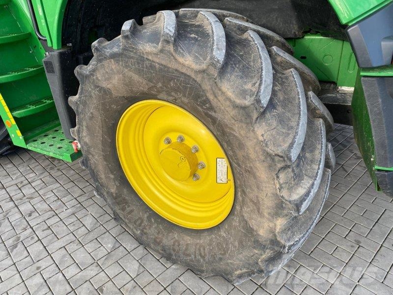 John Deere 8400i 목초 수확기