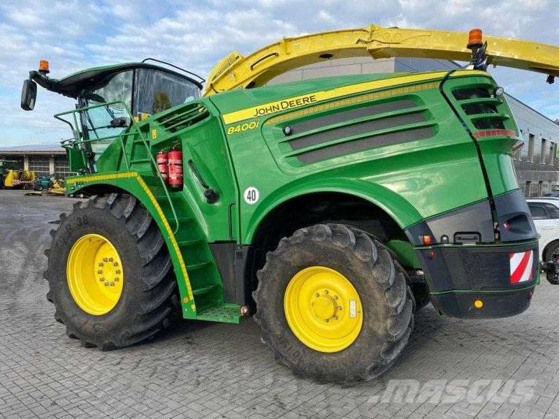 John Deere 8400i 목초 수확기