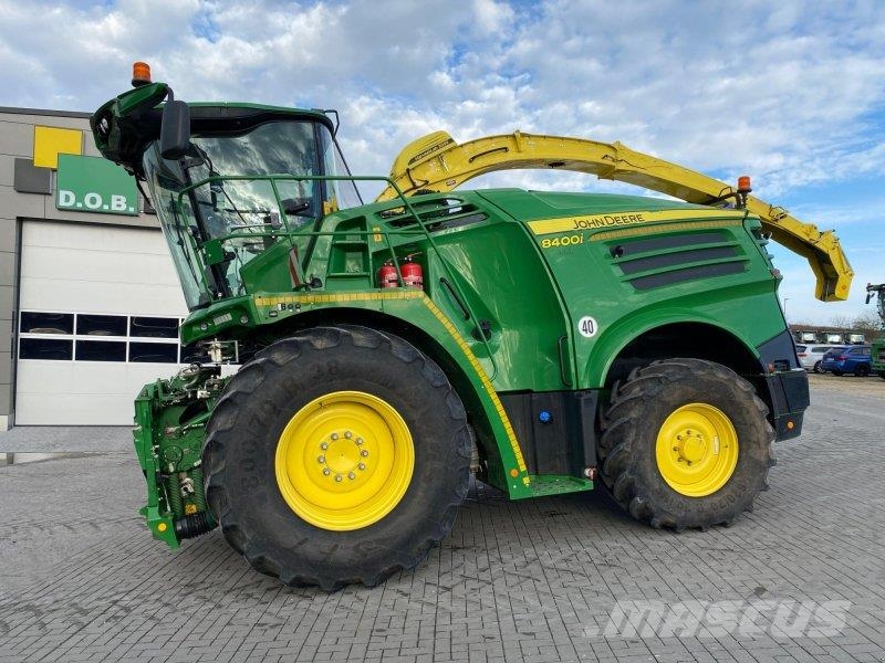 John Deere 8400i 목초 수확기