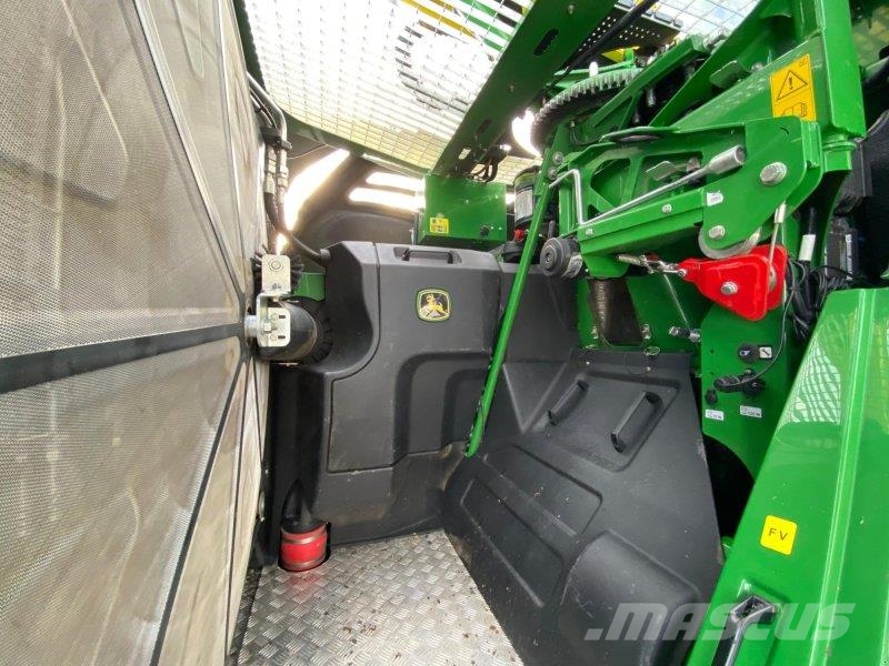 John Deere 8400i 목초 수확기