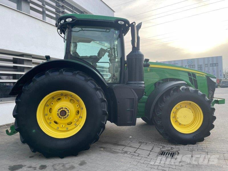 John Deere 8400R 8400 R Traktorit