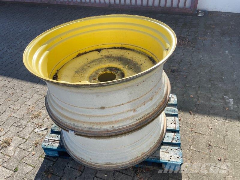 John Deere Felgen 13x24 u. 15x38 الإطارات والعجلات والحافات