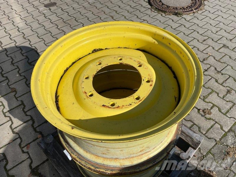 John Deere Felgen 13x24 u. 15x38 الإطارات والعجلات والحافات