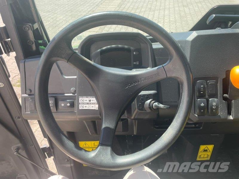 John Deere Gator XUV 865M ATV