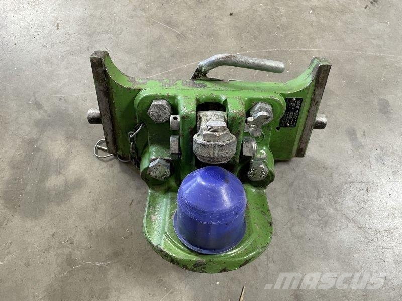 John Deere K80 im Schlitten Ďalšie príslušenstvo traktorov