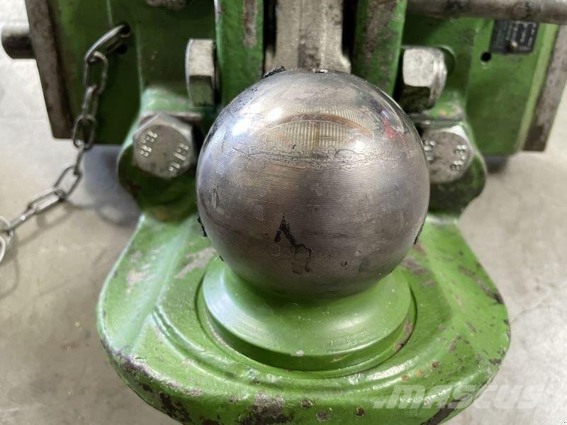 John Deere K80 im Schlitten Ďalšie príslušenstvo traktorov