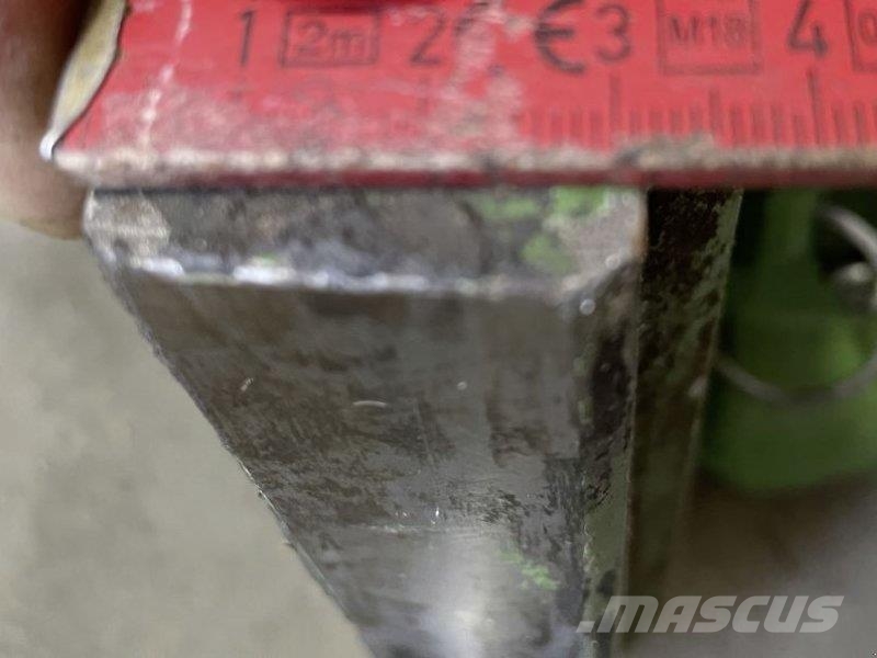 John Deere K80 im Schlitten Ďalšie príslušenstvo traktorov
