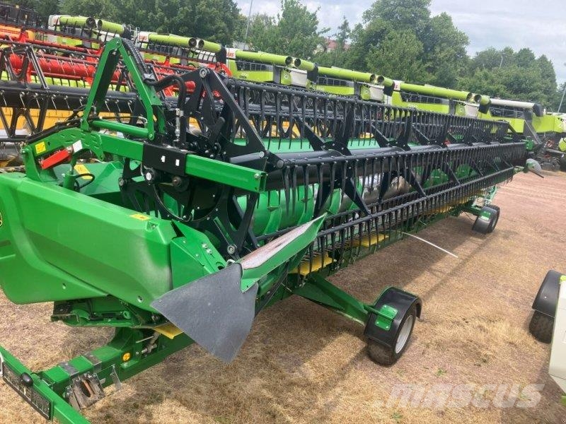 John Deere S780 Combine harvesters