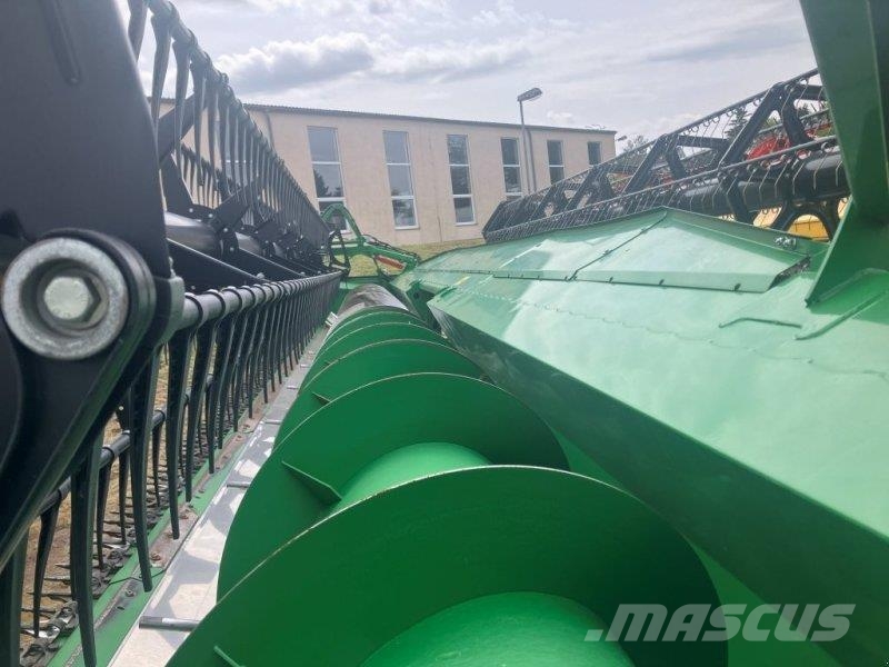 John Deere S780 Combine harvesters