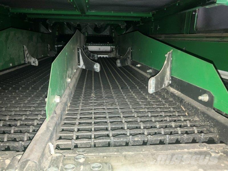 John Deere S780 Combine harvesters