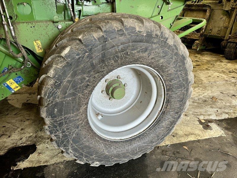 Krone Comprima V 180 XC Lis na válcové balíky
